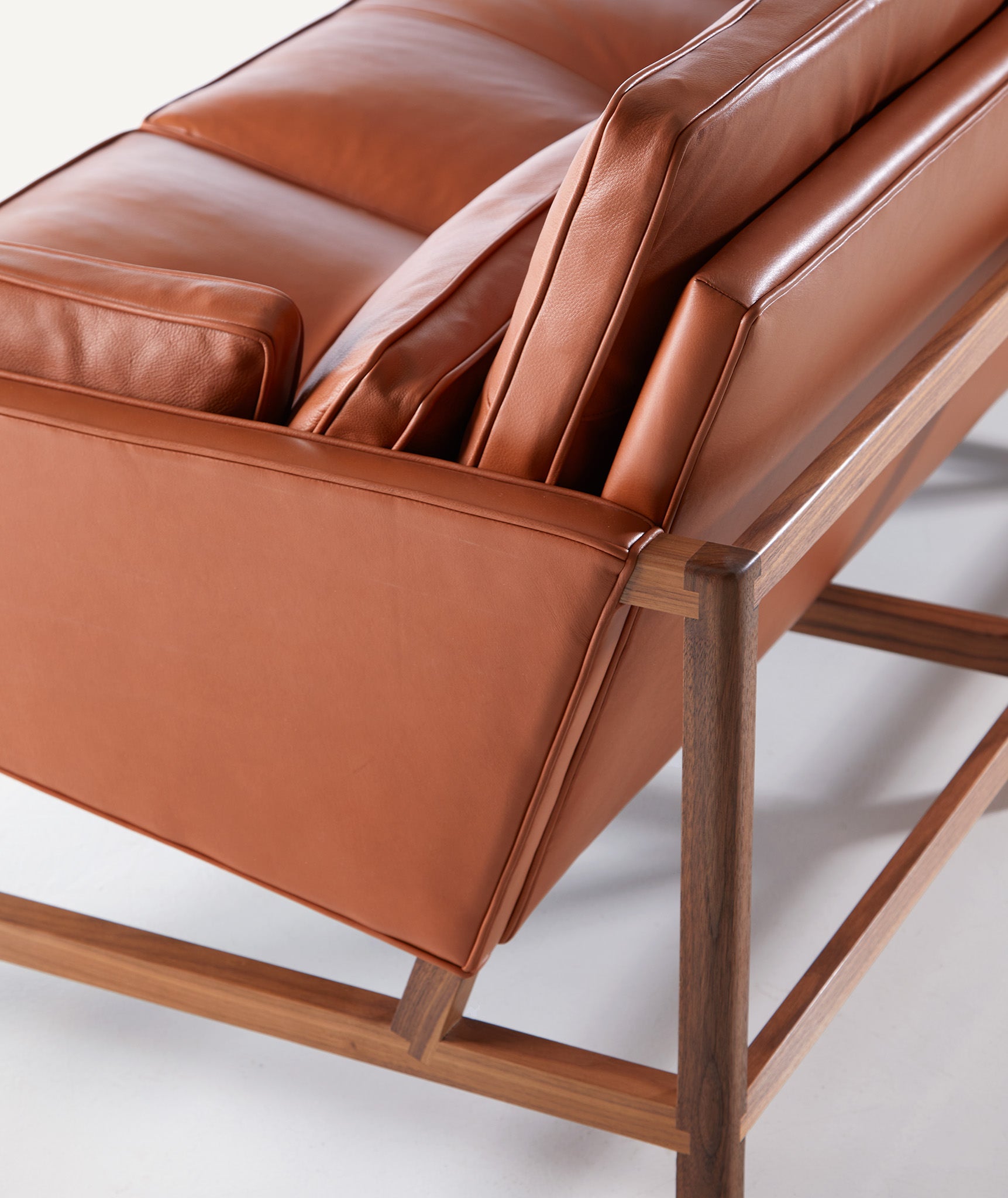 WOOD FRAME SOFAS par BassamFellows