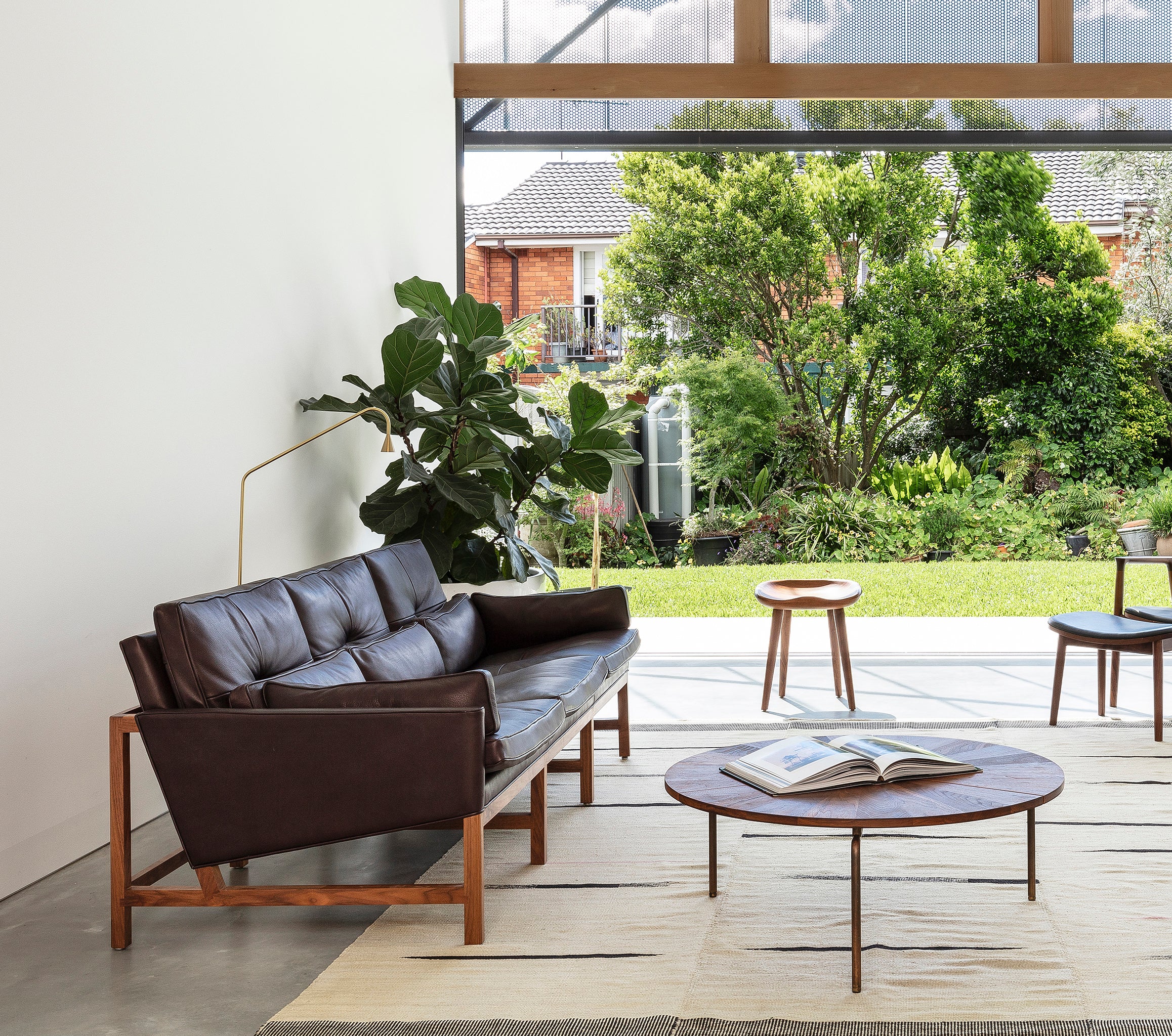 WOOD FRAME SOFAS par BassamFellows