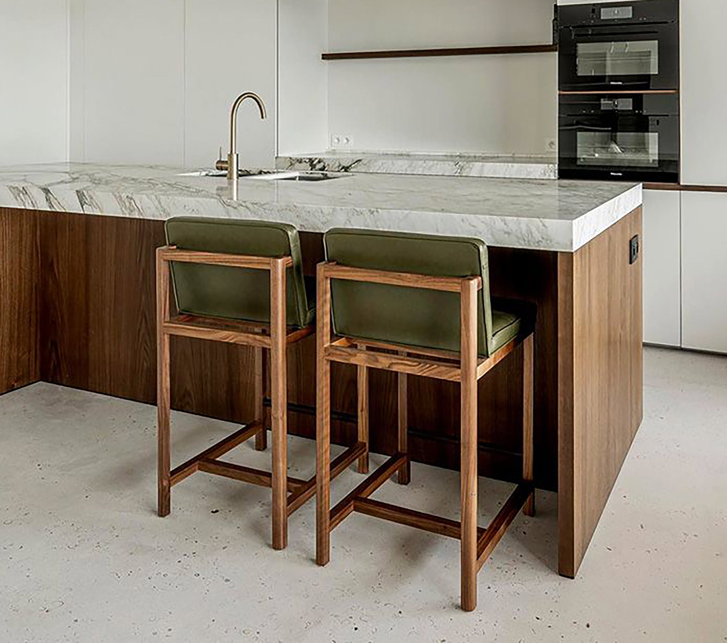 WOOD FRAME STOOLS par BassamFellows