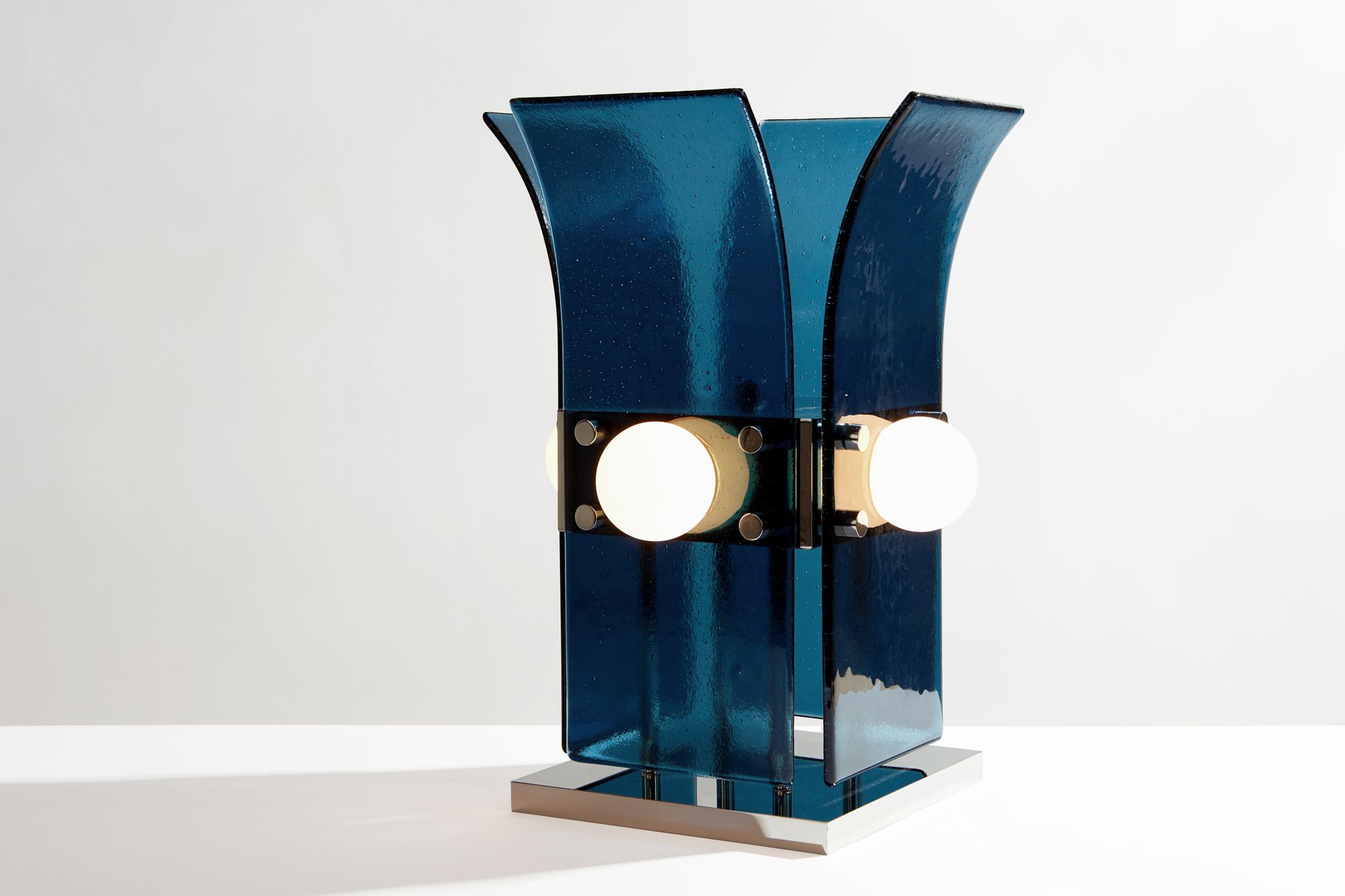 PALM TABLE LAMP par Blue Green Works