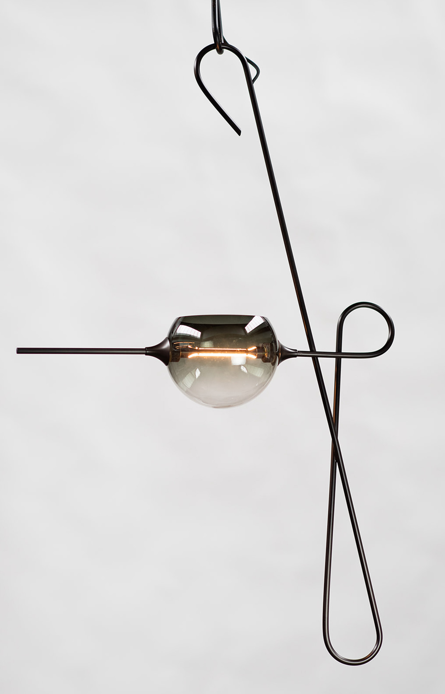 WHIPLASH PENDANT No. 460 par David Weeks