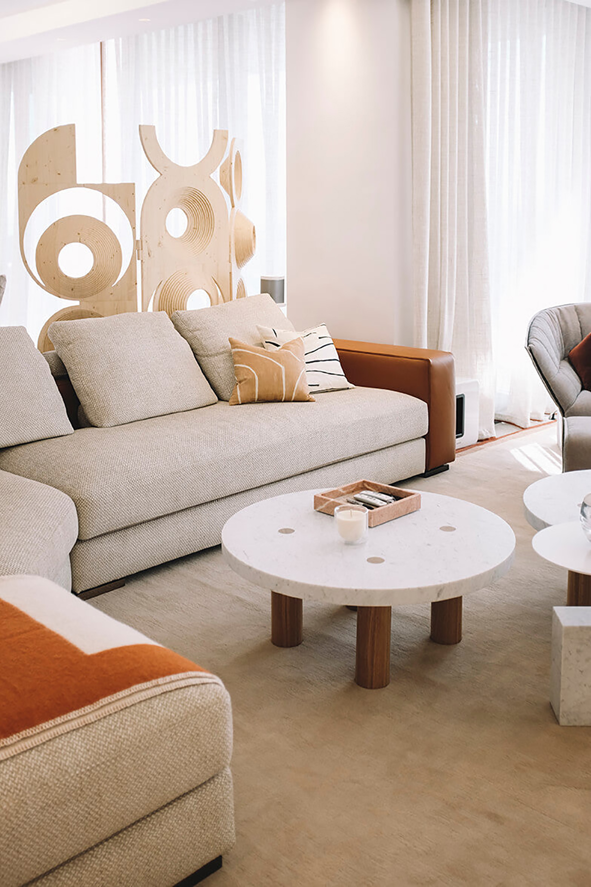 COLUMN COFFEE TABLE - ROUND/STONE par Fort Standard