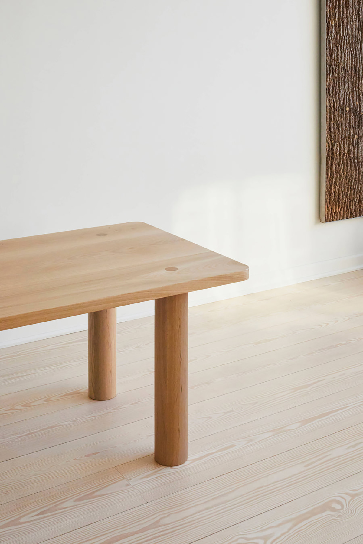 COLUMN DINING TABLE - OFSETT LEG par Fort Standard