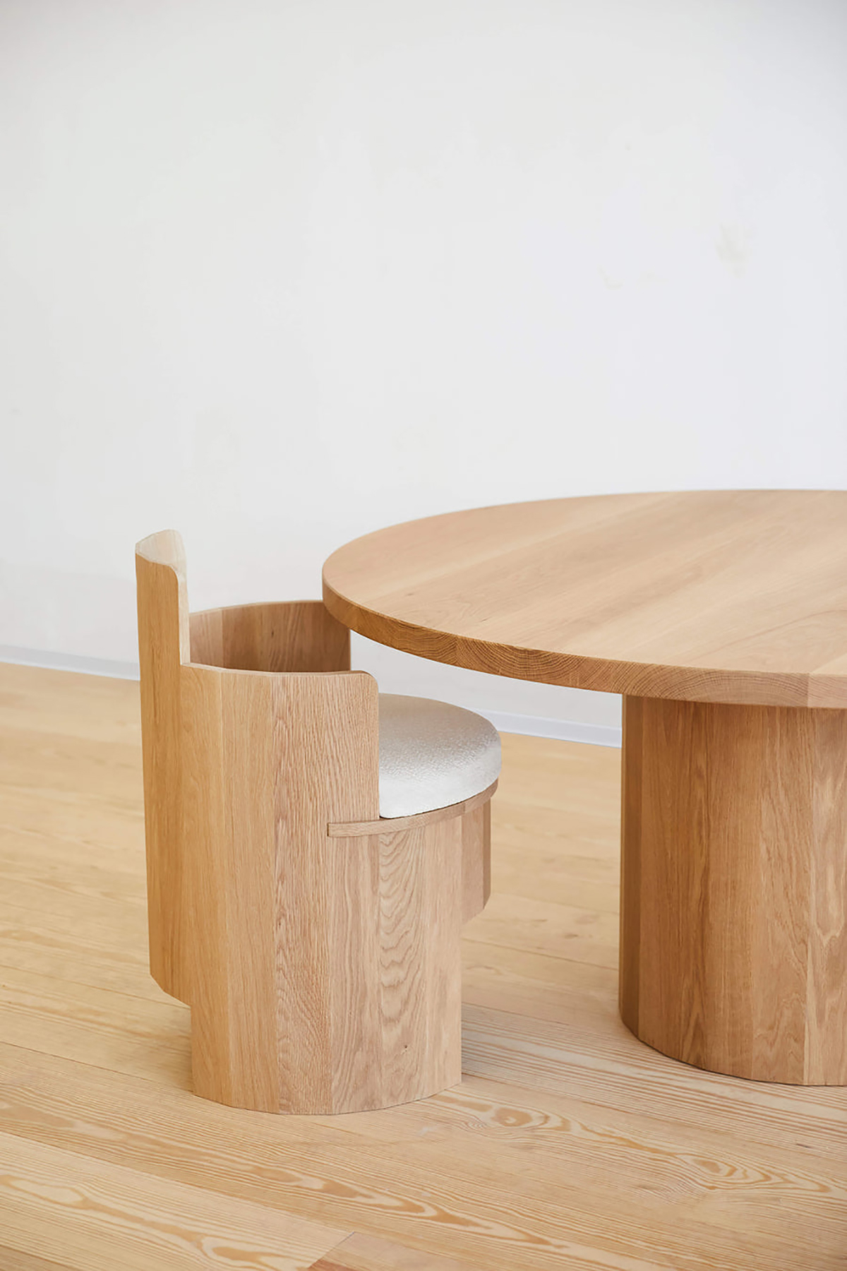 COOPERAGE DINING TABLE - PEDESTAL/ROUND par Fort Standard