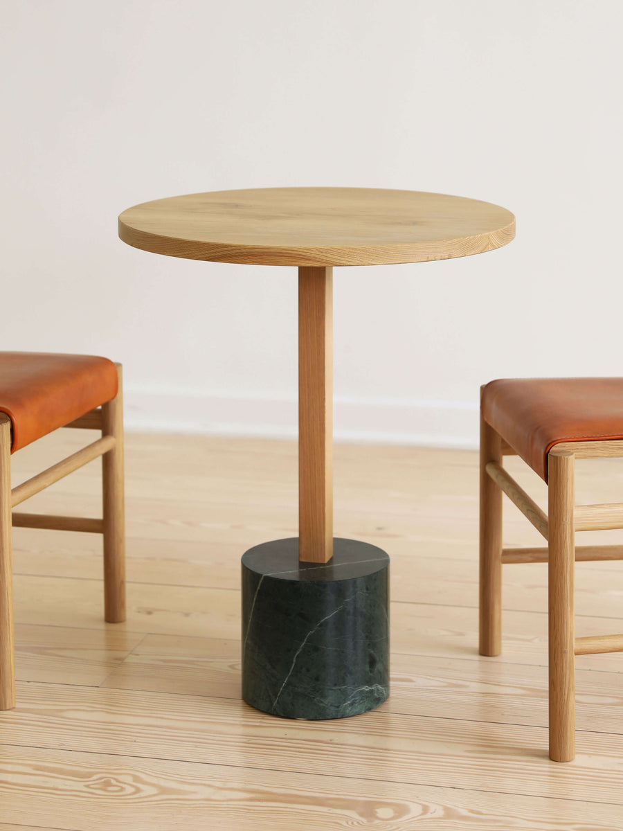 FOUNDATION BISTRO TABLE par Fort Standard