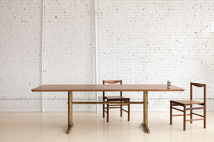 PILLAR DINING TABLE par Fort Standard