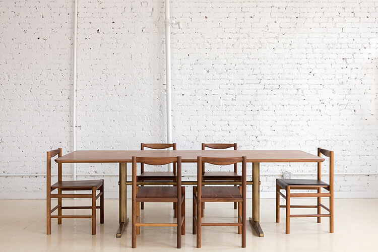 PILLAR DINING TABLE par Fort Standard