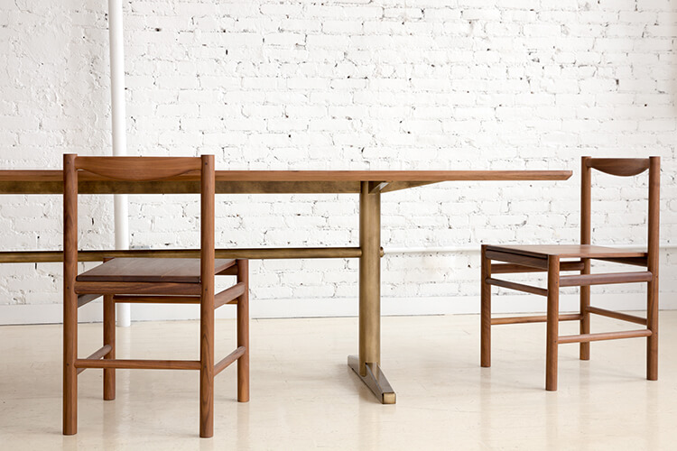 PILLAR DINING TABLE par Fort Standard