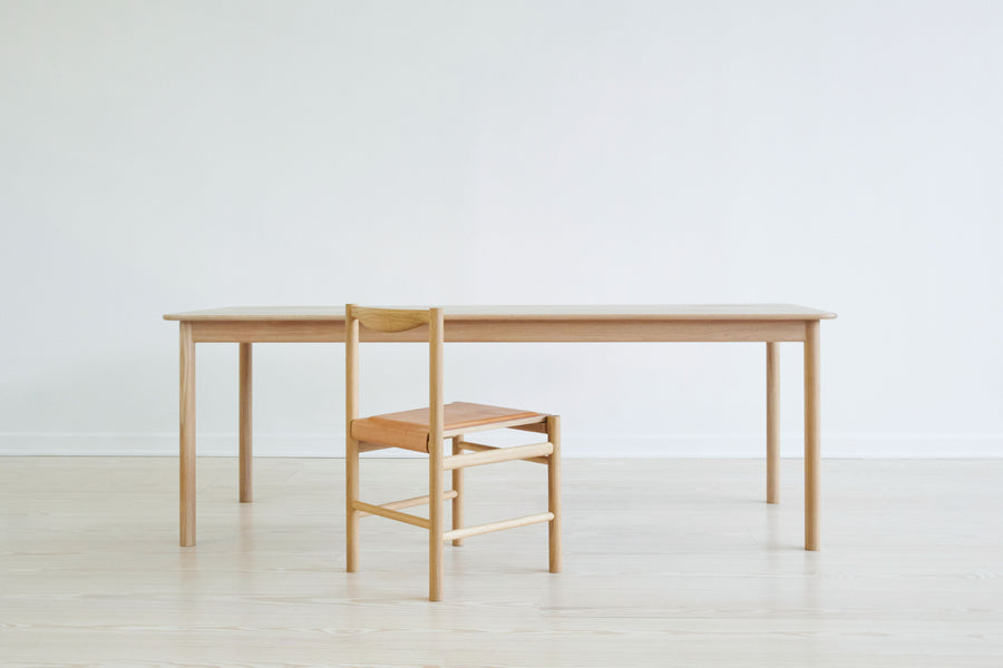 RANGE DINING TABLE par Fort Standard