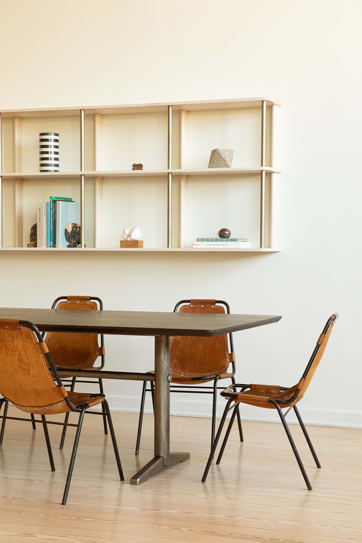 STRATA WALL SHELF - TWO ROWS par Fort Standard