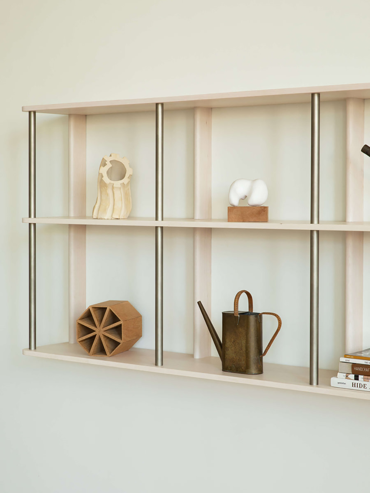 STRATA WALL SHELF - TWO ROWS par Fort Standard