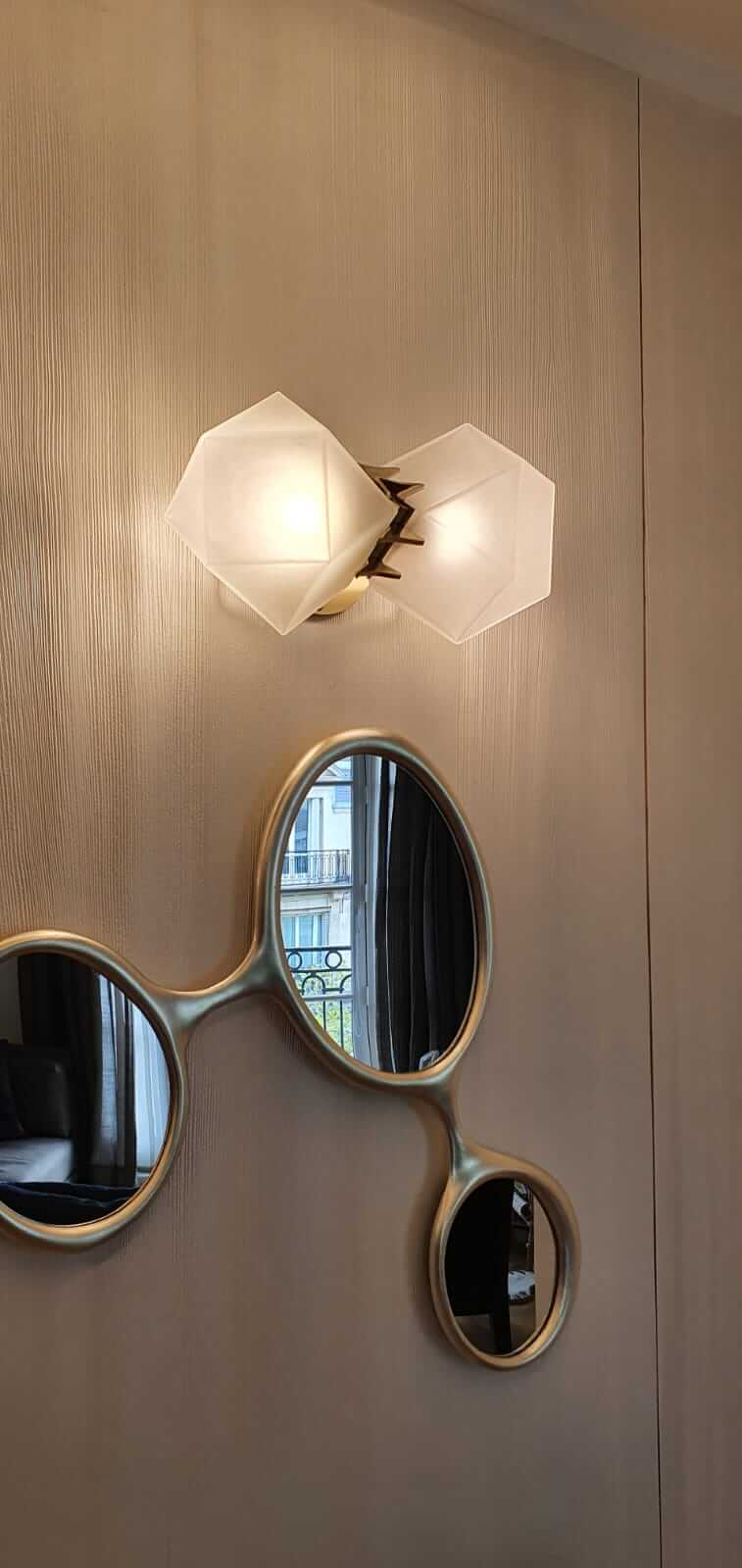 WELLES GLASS DOUBLE HEAD SCONCE par Gabriel Scott