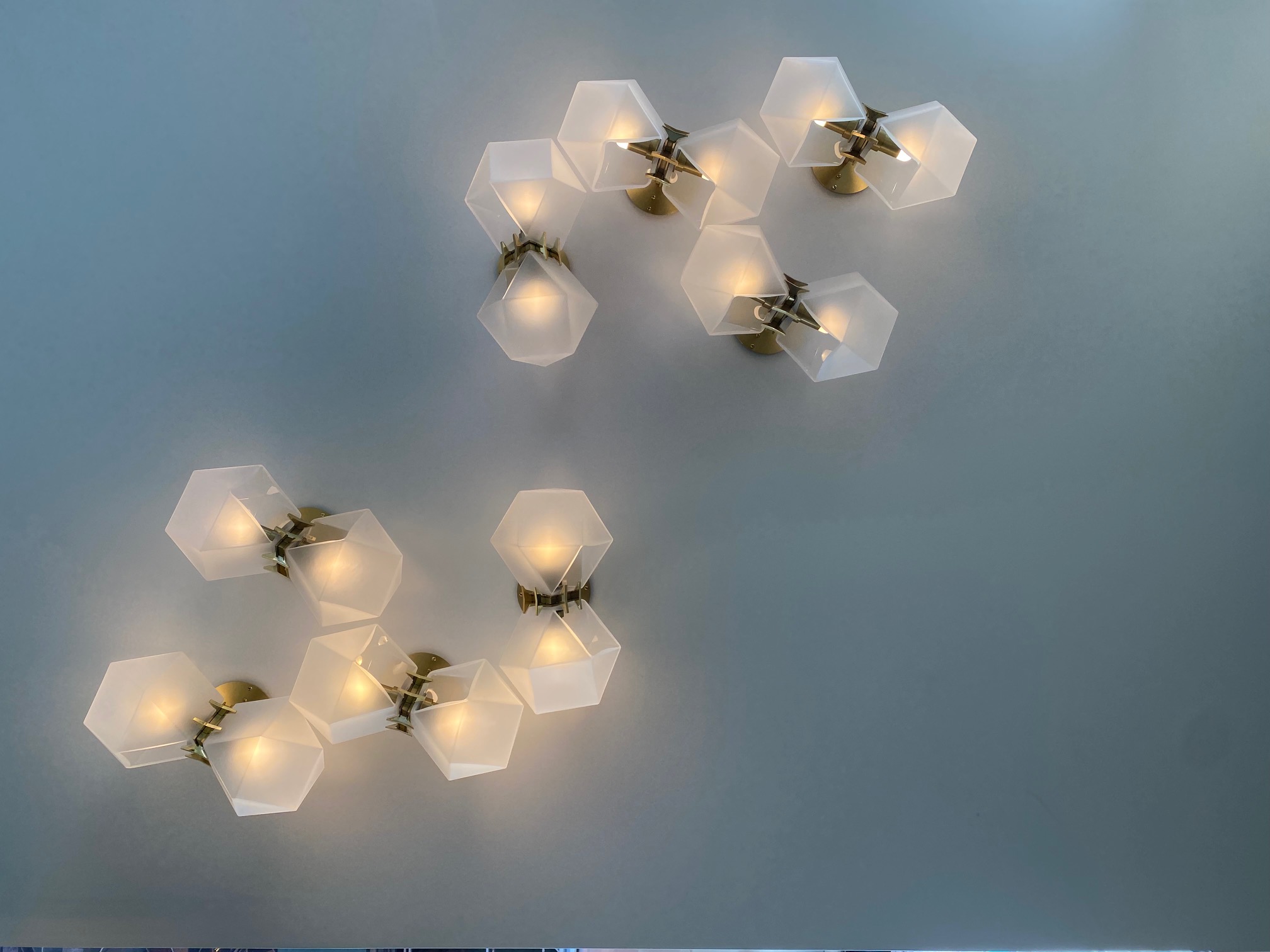 WELLES GLASS DOUBLE HEAD SCONCE par Gabriel Scott
