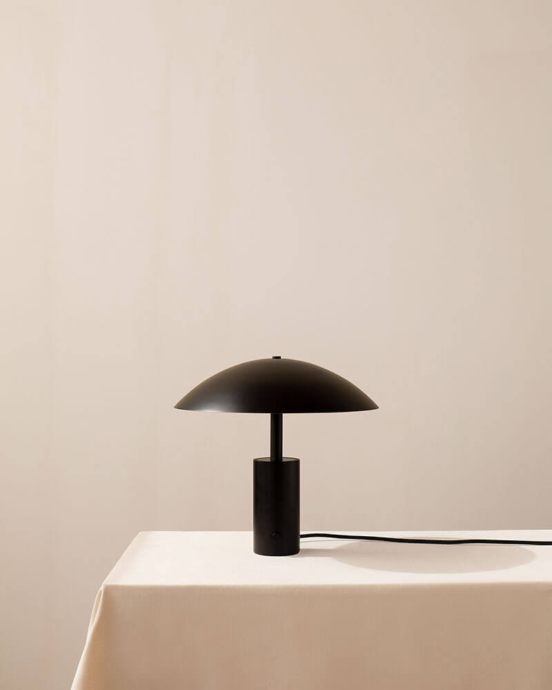 ARUNDEL LOW TABLE LAMP par IN COMMON WITH