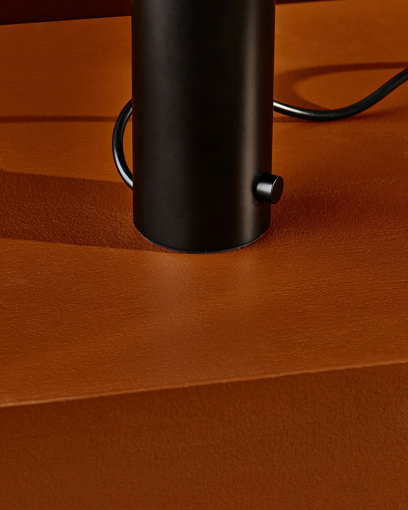 ARUNDEL LOW TABLE LAMP par IN COMMON WITH