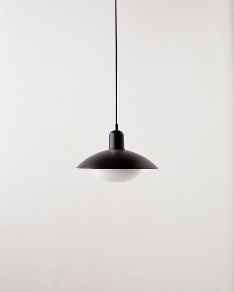 ARUNDEL MUSHROOM PENDANT par IN COMMON WITH
