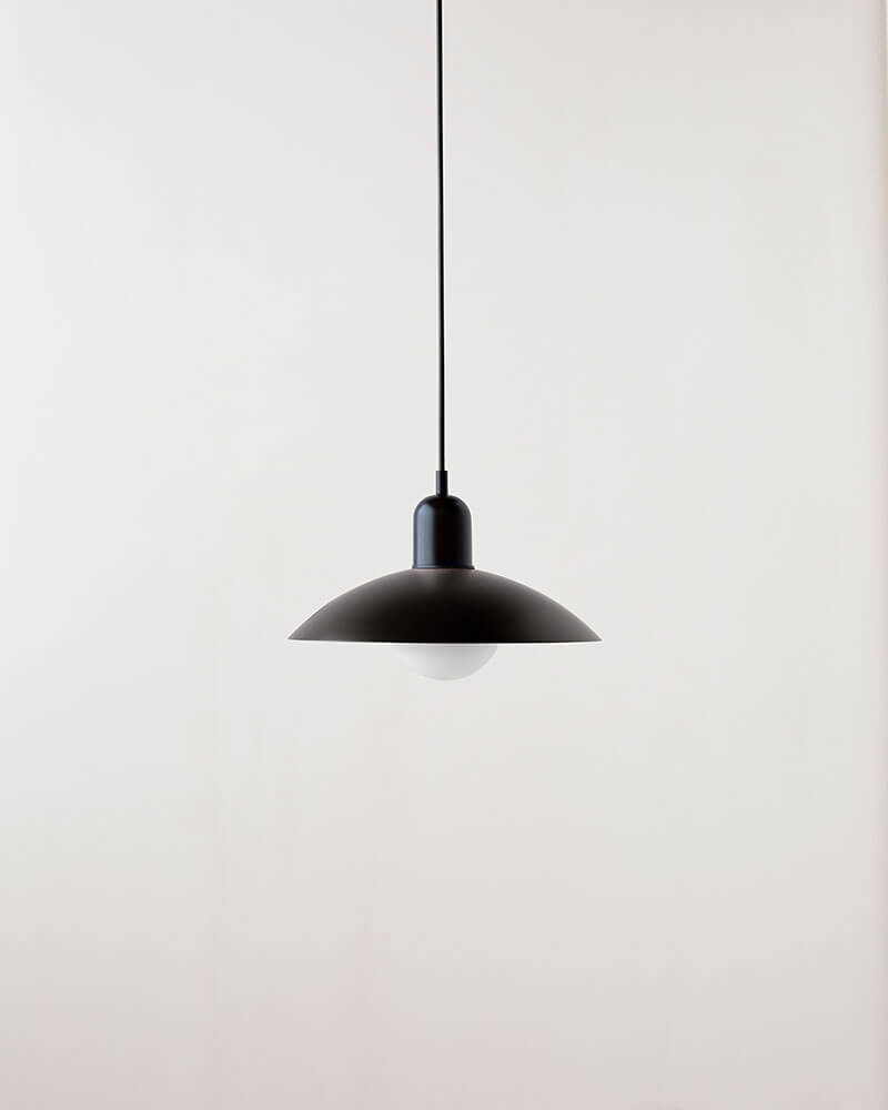 ARUNDEL ORB PENDANT par IN COMMON WITH