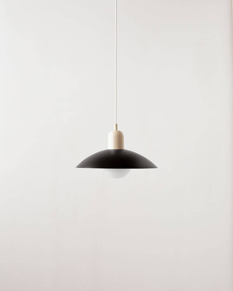 ARUNDEL ORB PENDANT par IN COMMON WITH