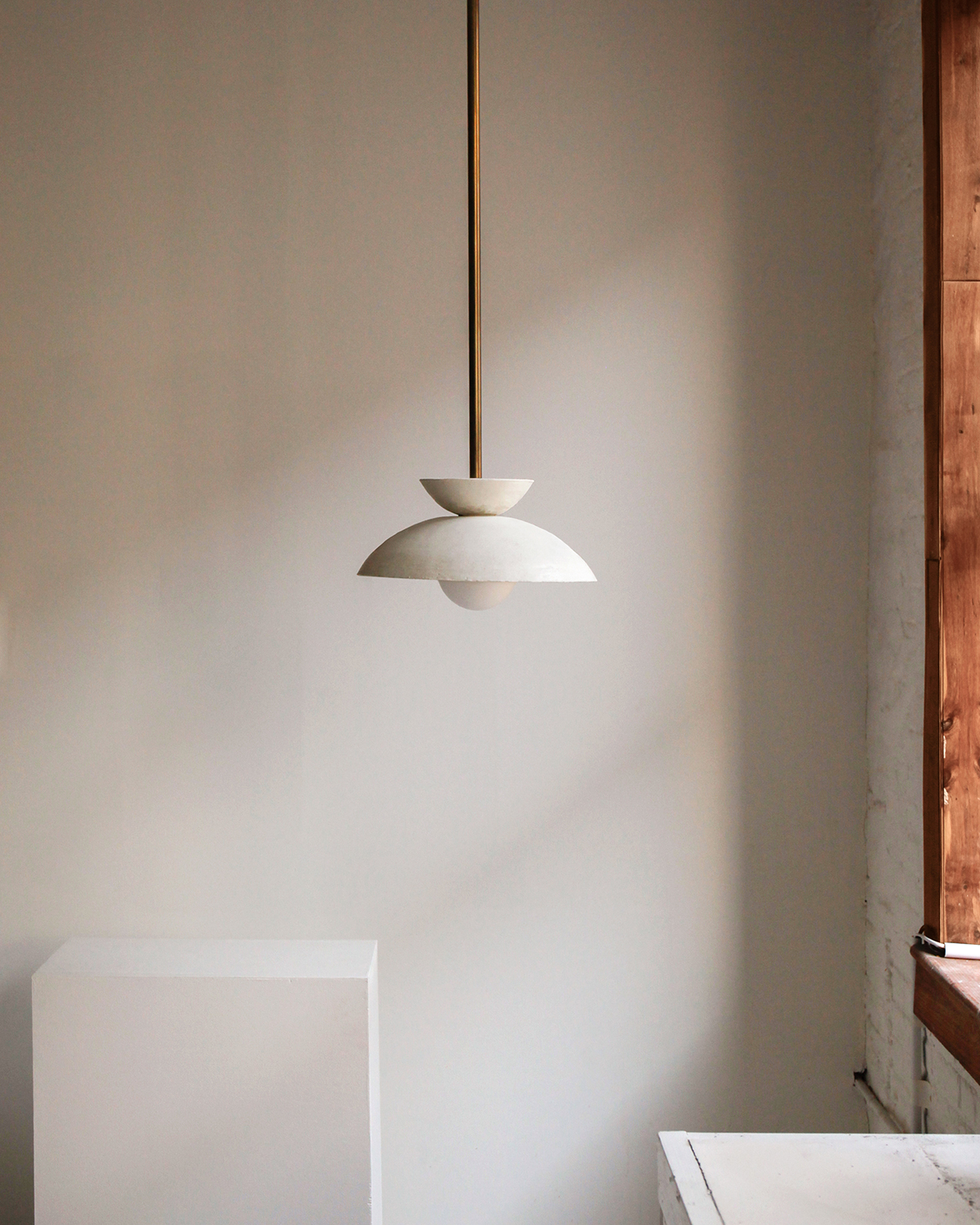 AUGUSTUS PENDANT par IN COMMON WITH