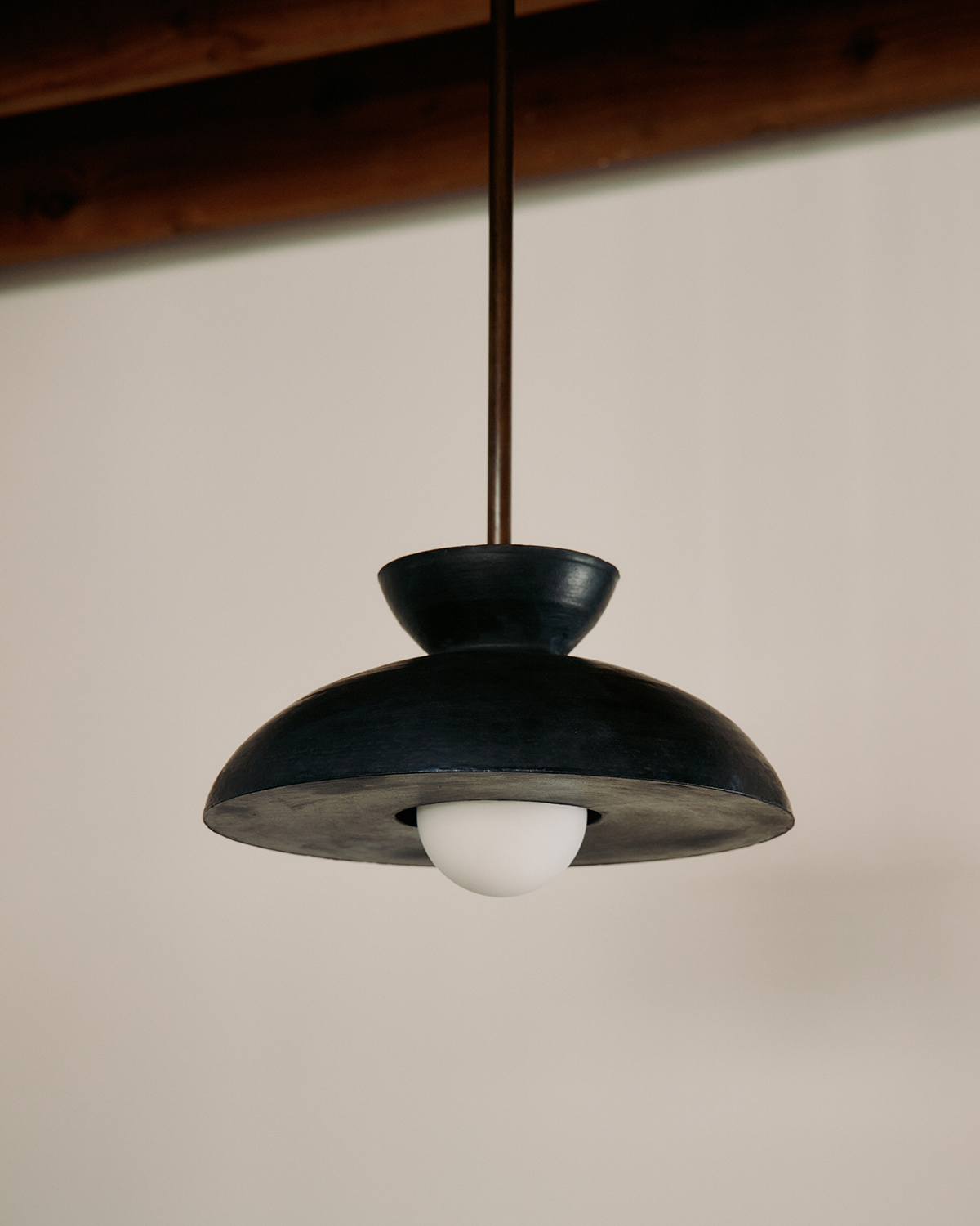 AUGUSTUS PENDANT par IN COMMON WITH