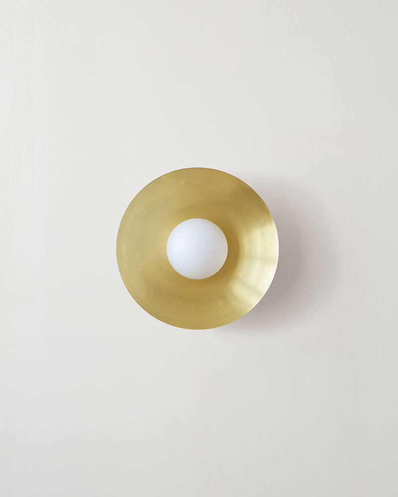 BRASS ARUNDEL ORB SURFACE MOUNT par IN COMMON WITH