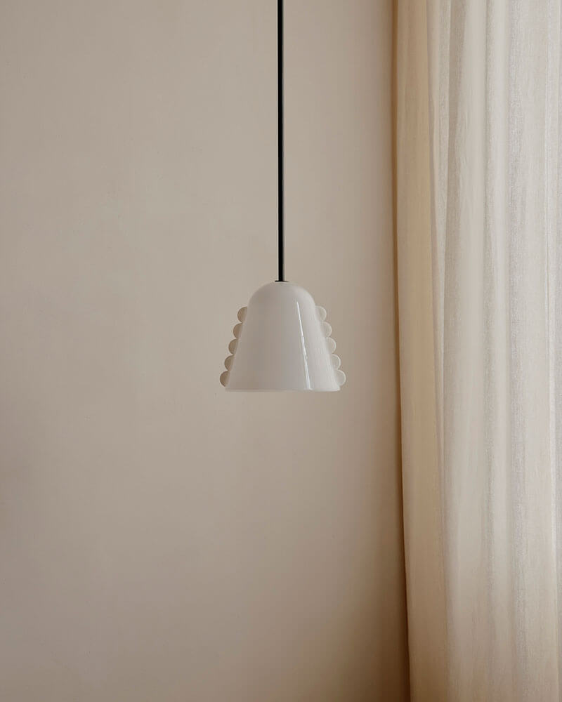 CALLA PENDANT, MEDIUM par IN COMMON WITH