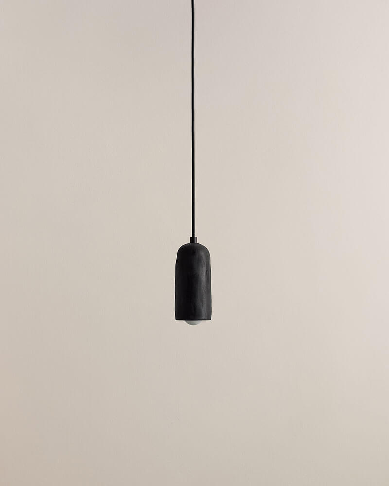 CERAMIC SPOT PENDANT par IN COMMON WITH