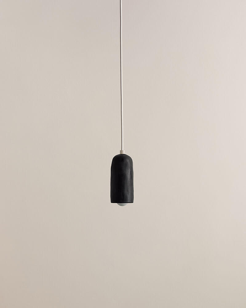 CERAMIC SPOT PENDANT par IN COMMON WITH