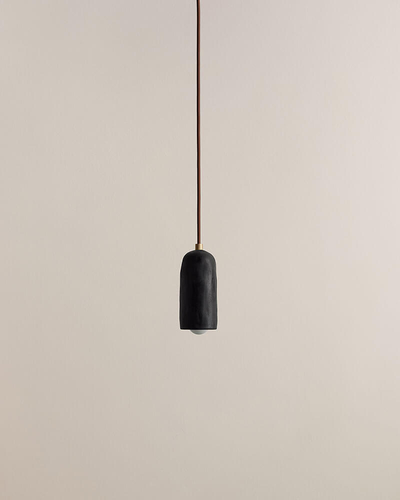 CERAMIC SPOT PENDANT par IN COMMON WITH