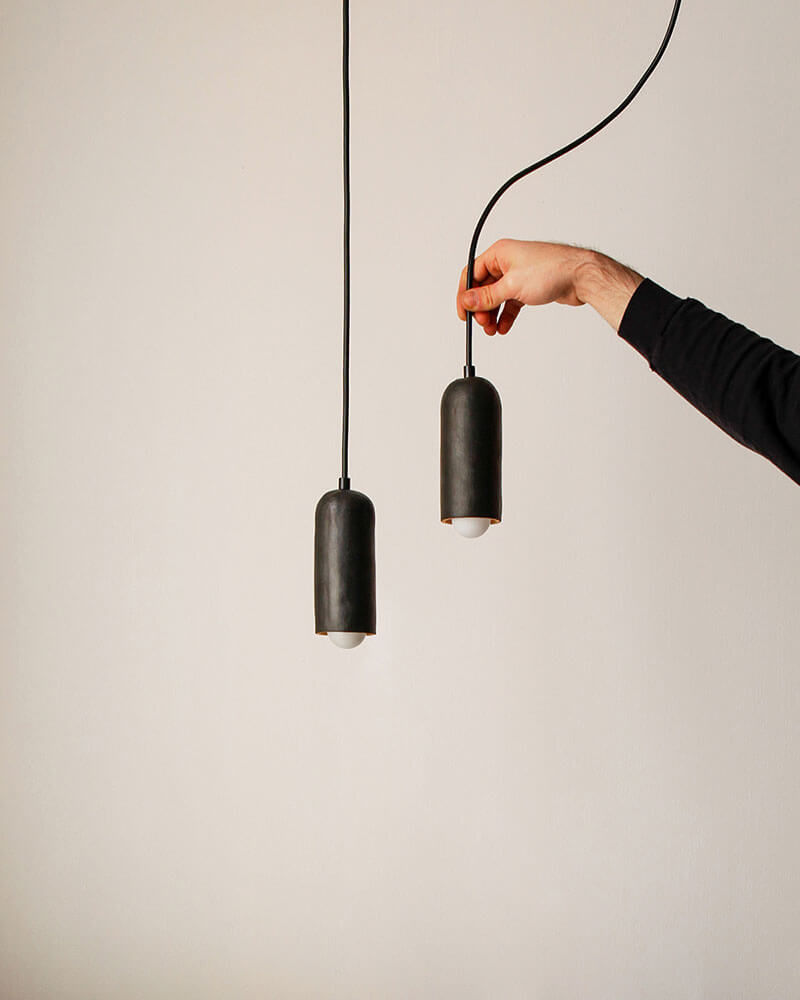 CERAMIC SPOT PENDANT par IN COMMON WITH