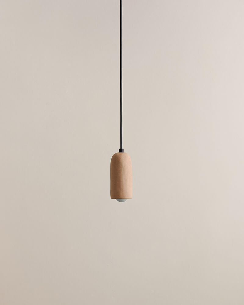 CERAMIC SPOT PENDANT par IN COMMON WITH