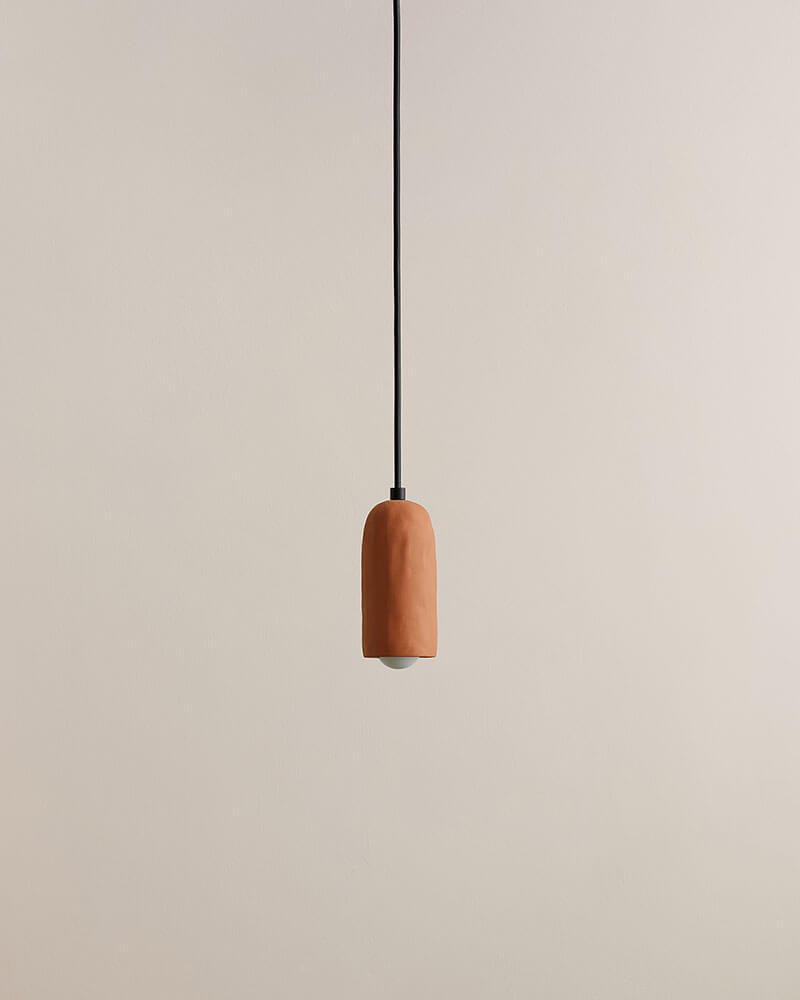 CERAMIC SPOT PENDANT par IN COMMON WITH