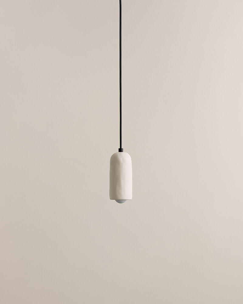 CERAMIC SPOT PENDANT par IN COMMON WITH
