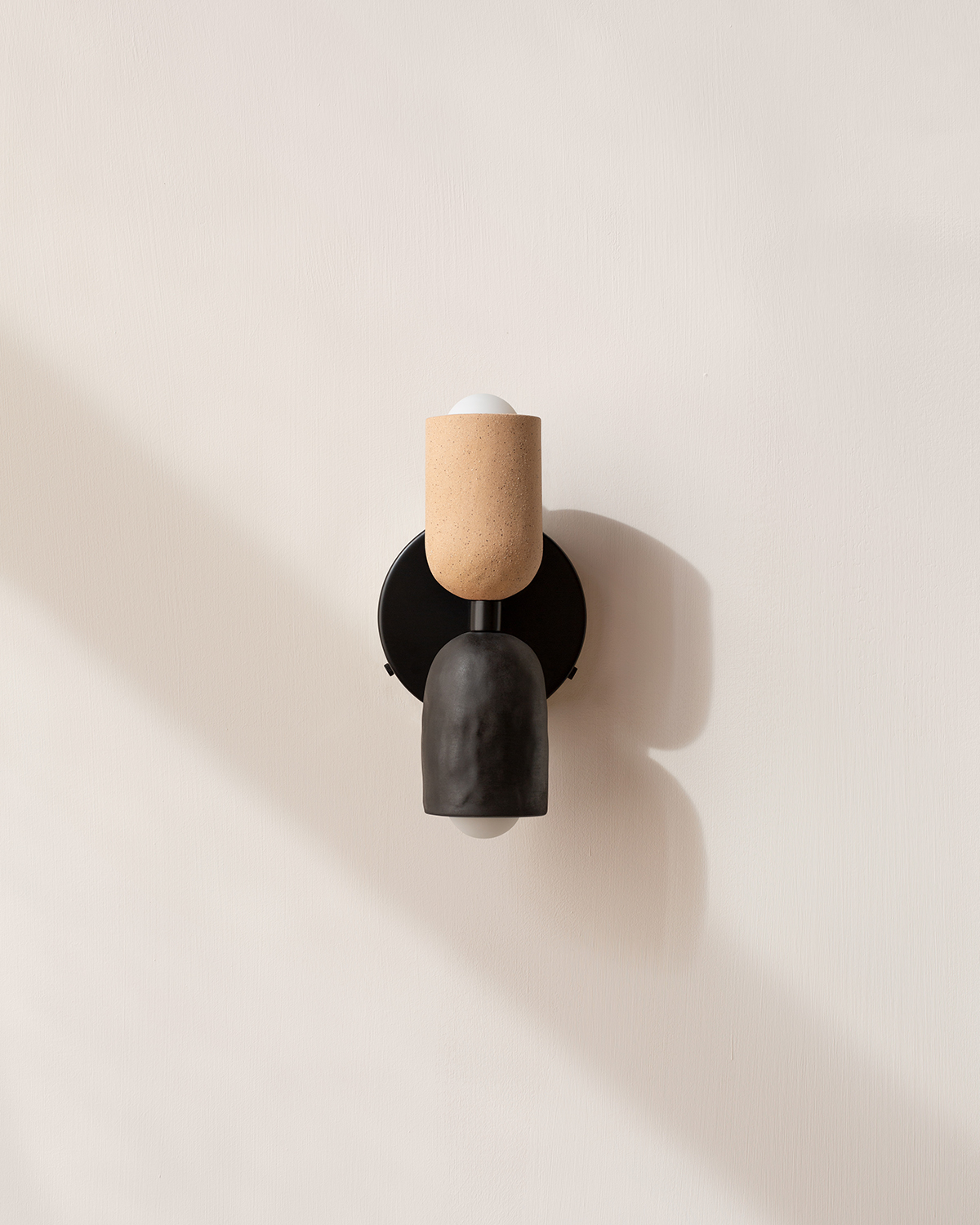 CERAMIC UP DOWN SCONCE par IN COMMON WITH