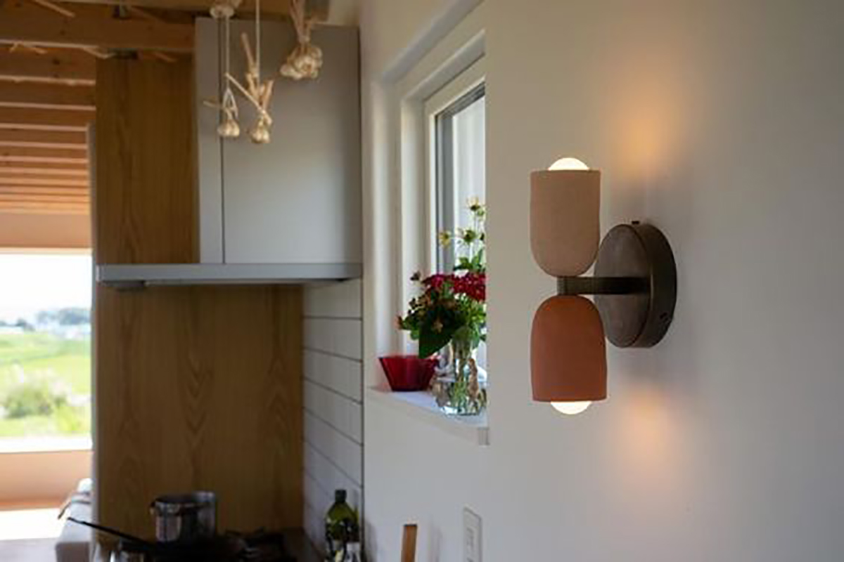 CERAMIC UP DOWN SCONCE par IN COMMON WITH