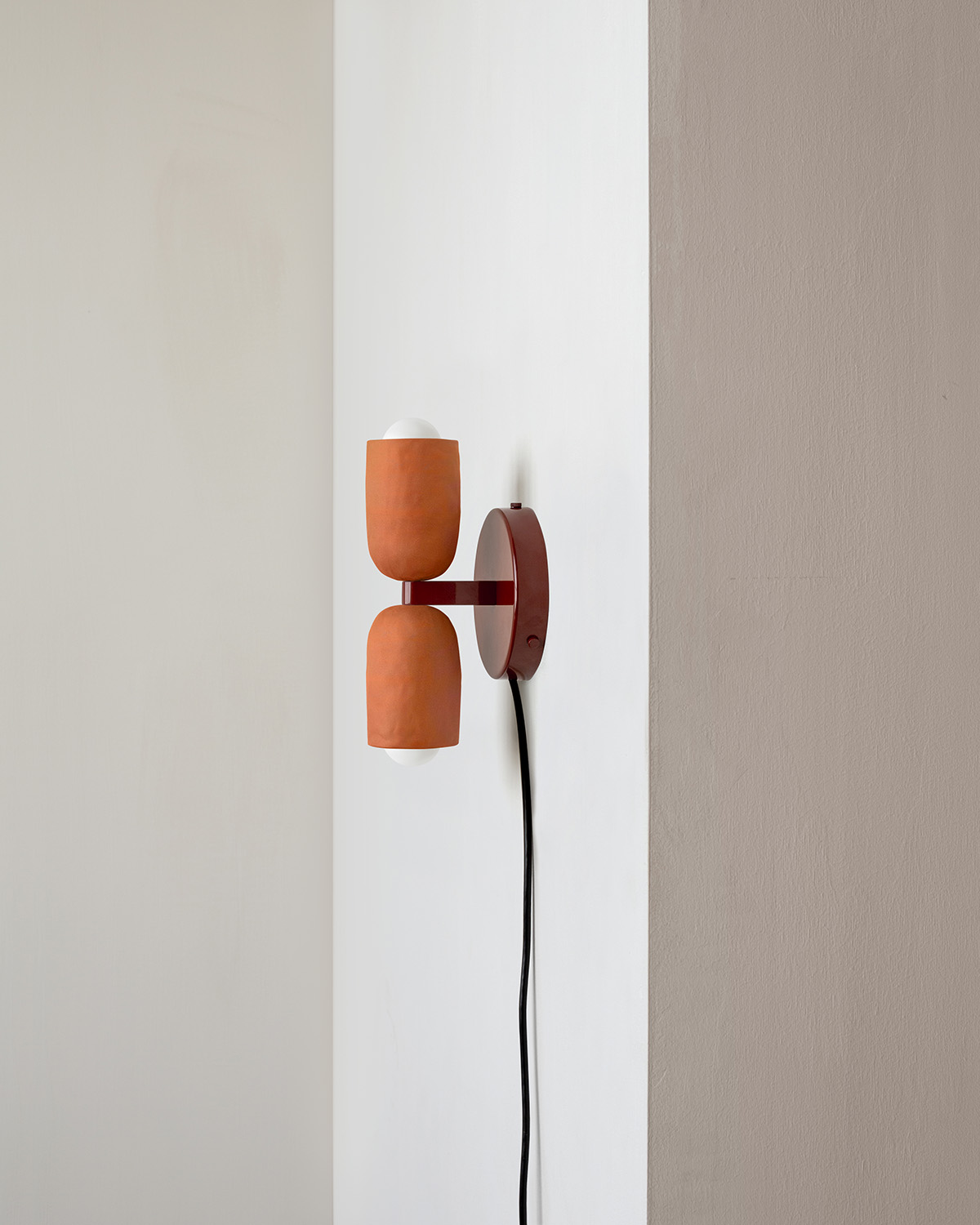 CERAMIC UP DOWN SCONCE, PLUG-IN par IN COMMON WITH