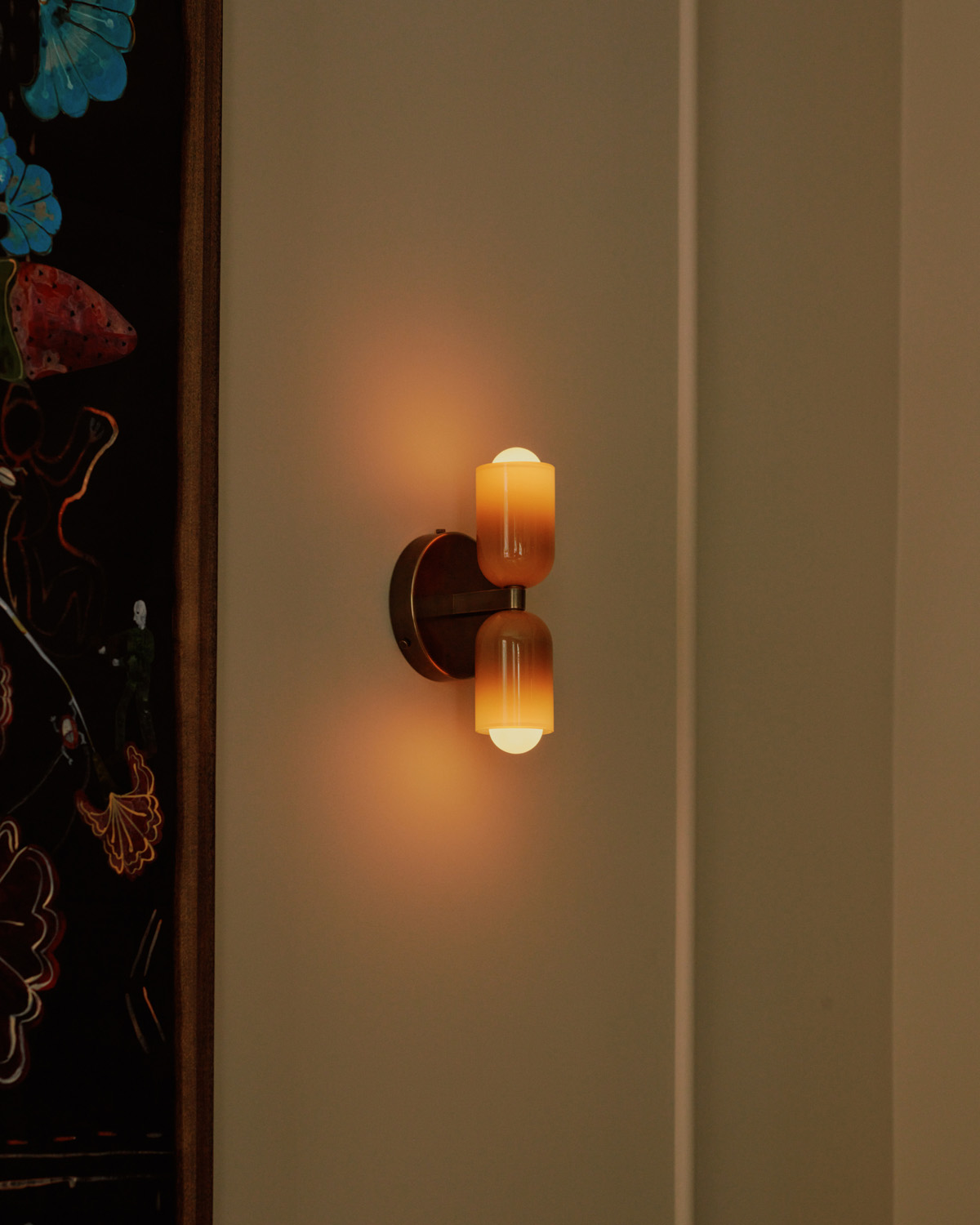CHROMATIC GLASS UP DOWN SCONCE par IN COMMON WITH
