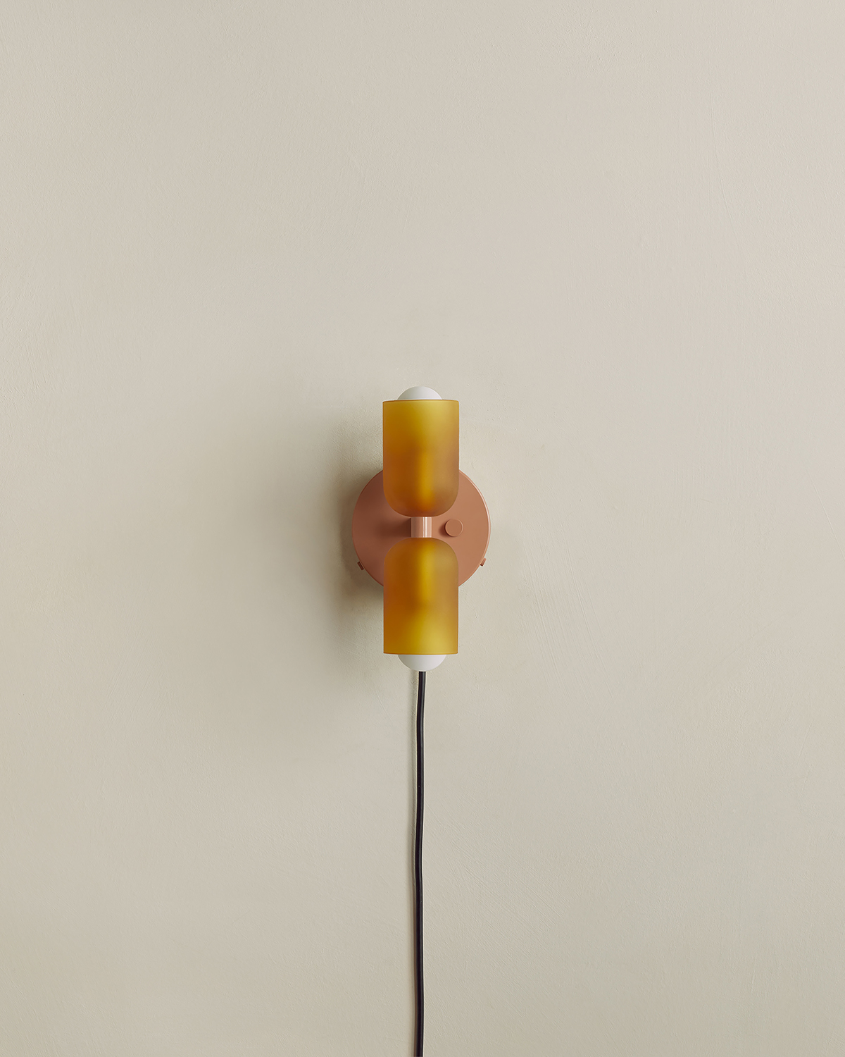 CHROMATIC GLASS UP DOWN SCONCE, PLUG-IN par IN COMMON WITH