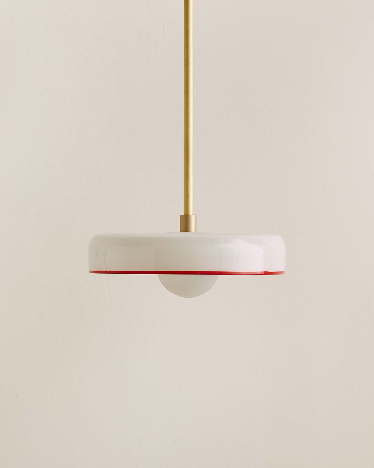 DISC PENDANT, MEDIUM par IN COMMON WITH
