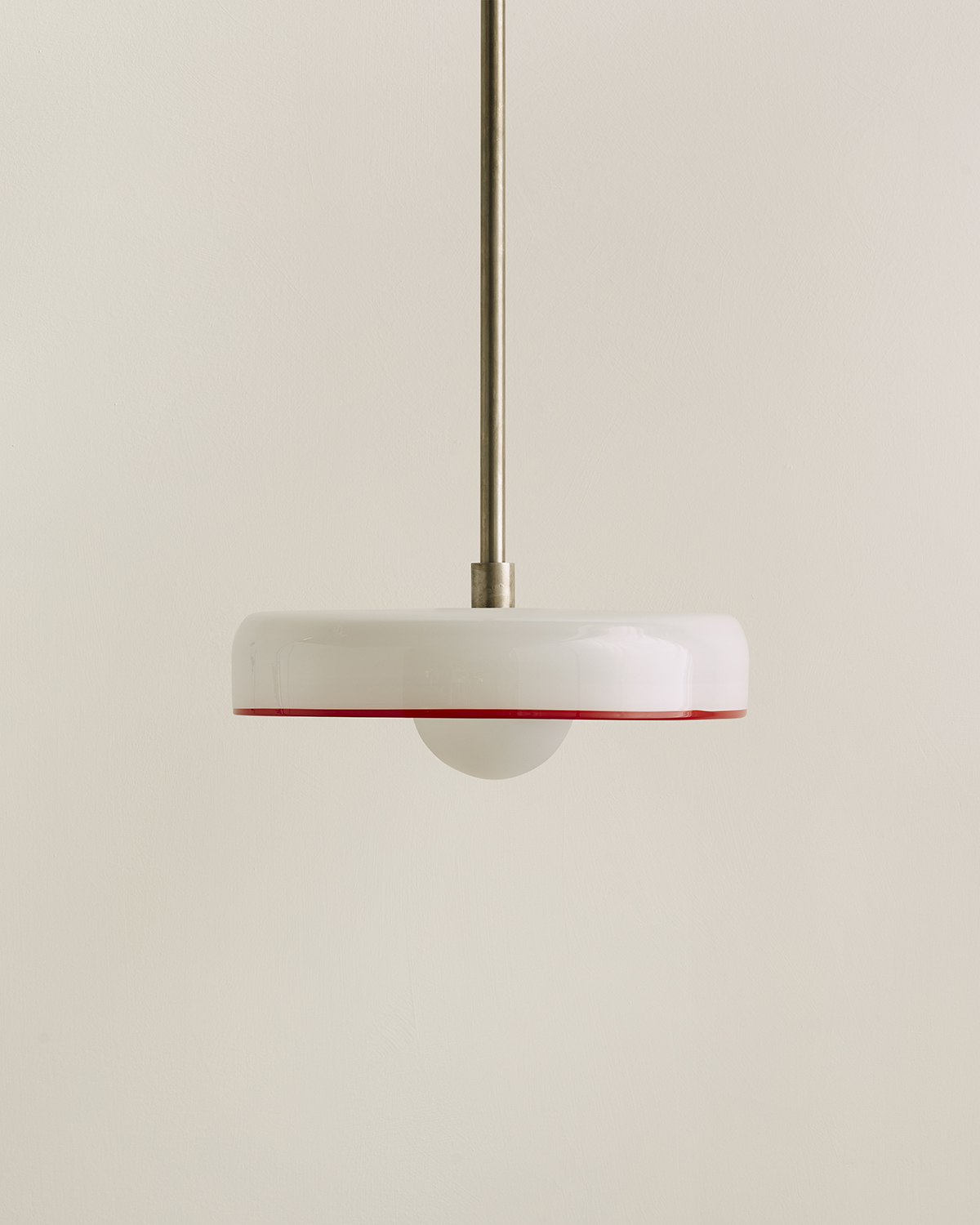 DISC PENDANT, MEDIUM par IN COMMON WITH