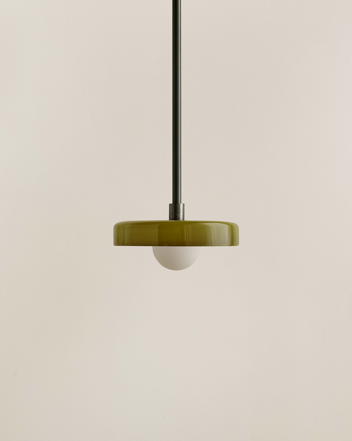 DISC PENDANT, SMALL par IN COMMON WITH