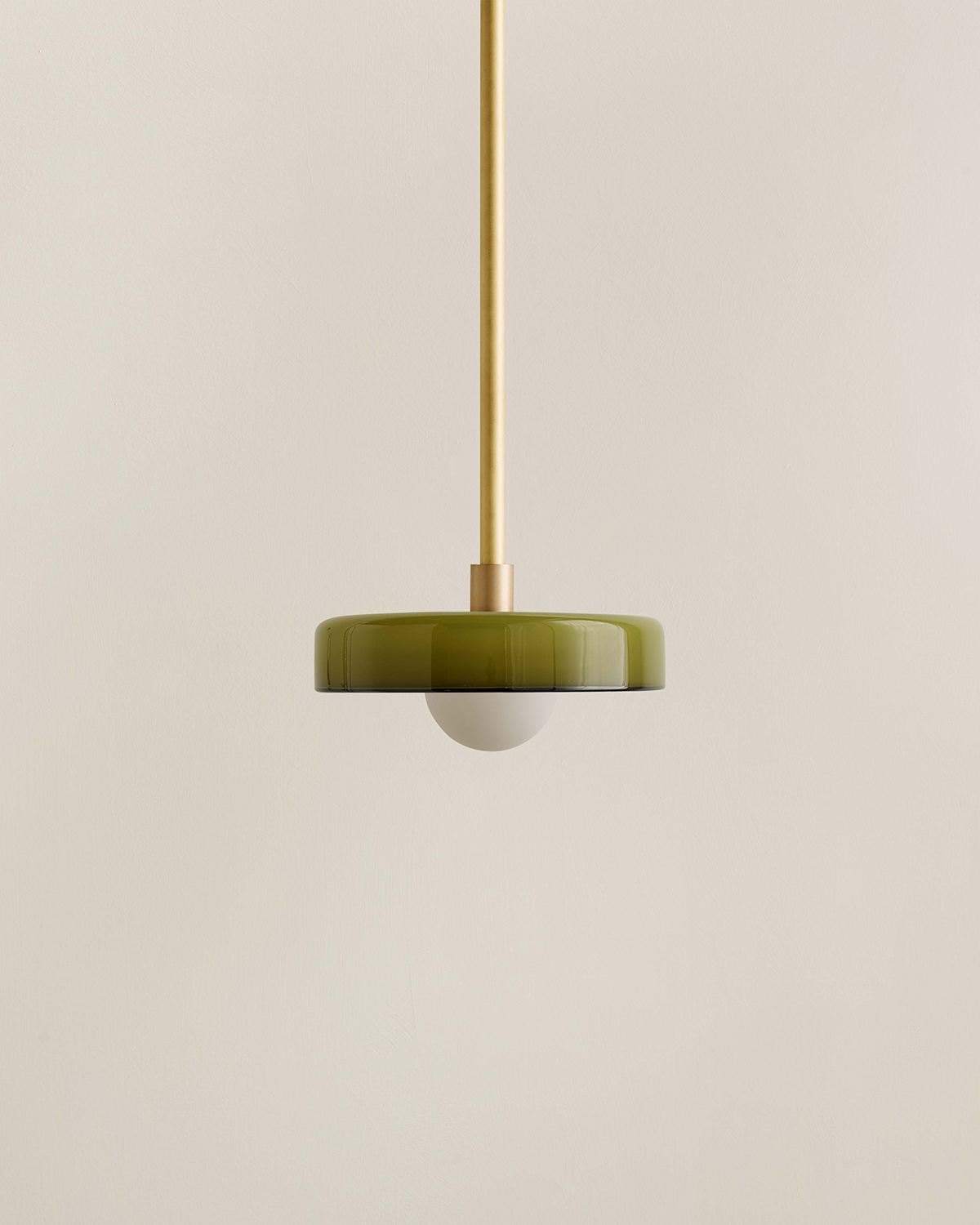 DISC PENDANT, SMALL par IN COMMON WITH