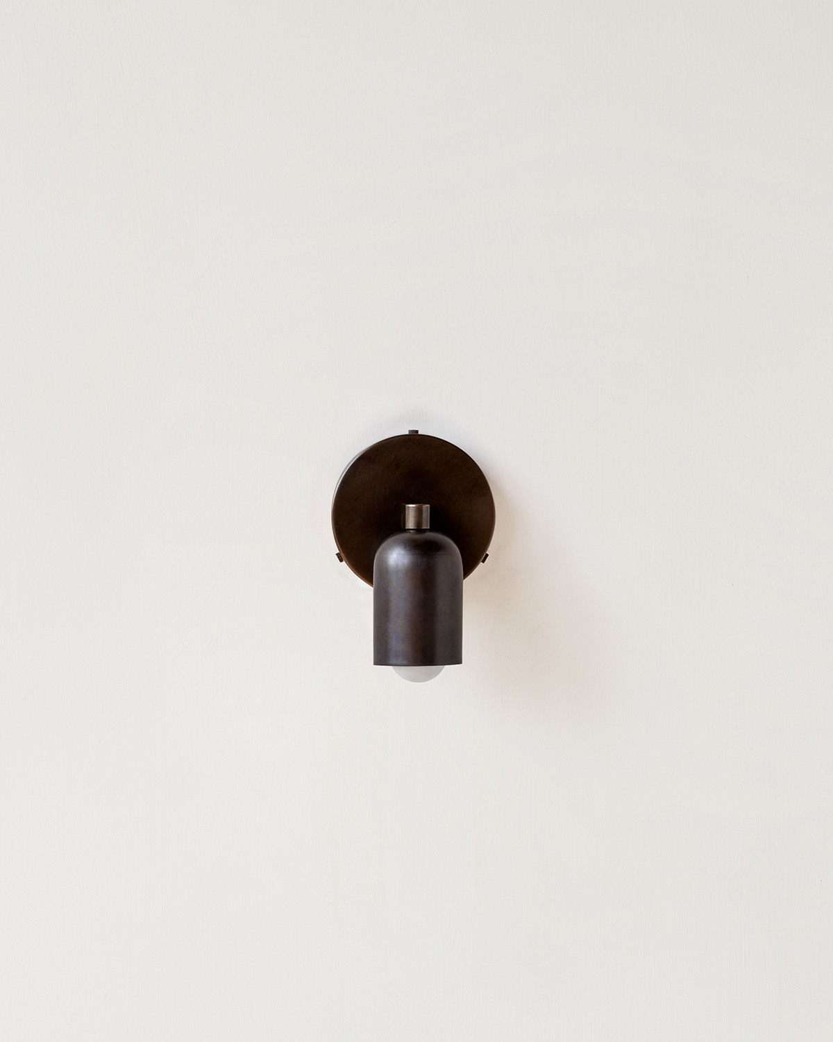 FIXED DOWN SCONCE par IN COMMON WITH