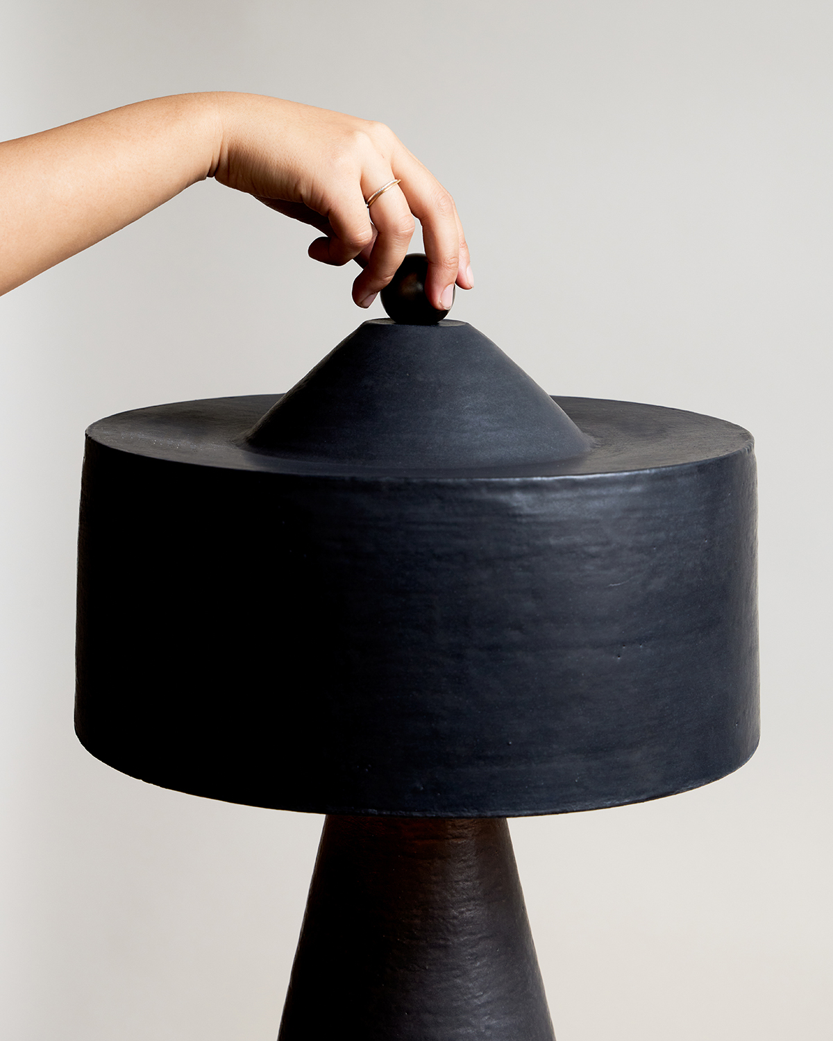 HELENA TABLE LAMP par IN COMMON WITH