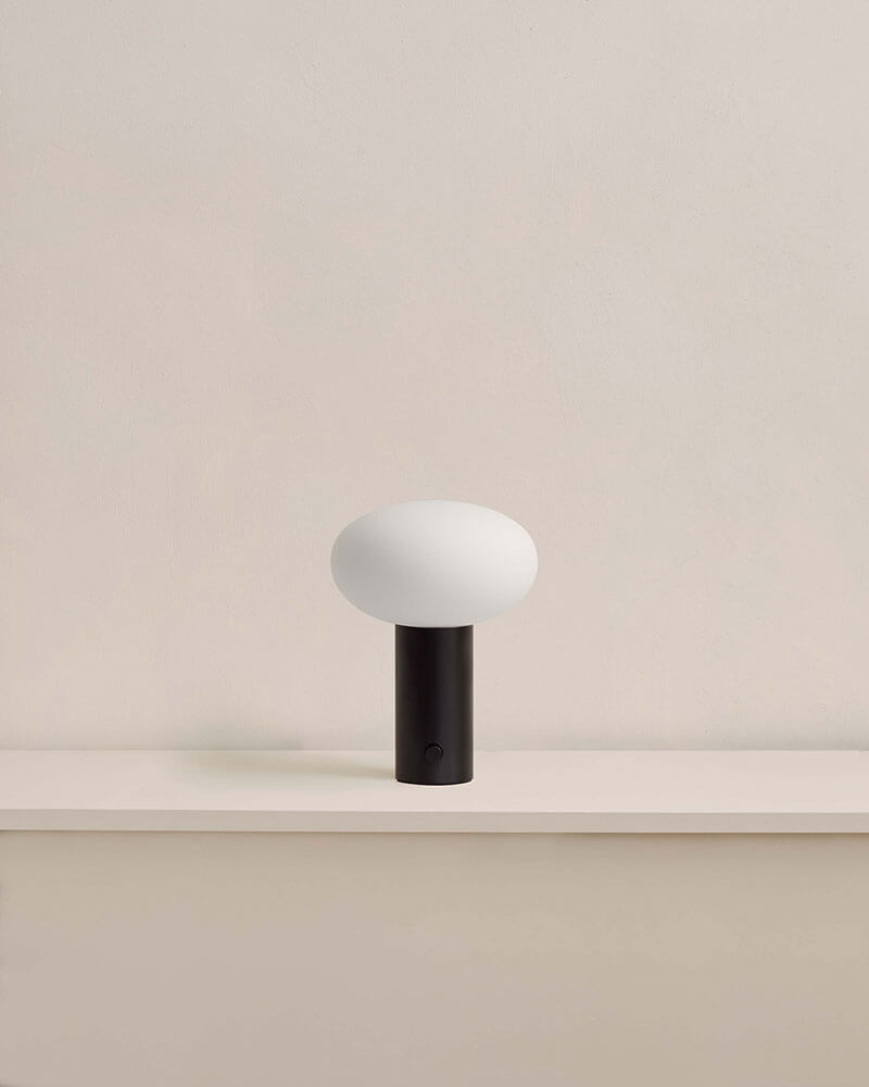 MUSHROOM TABLE LAMP par IN COMMON WITH