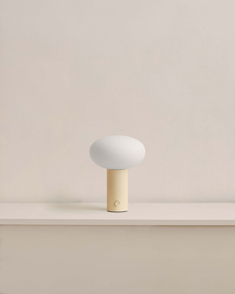 MUSHROOM TABLE LAMP par IN COMMON WITH
