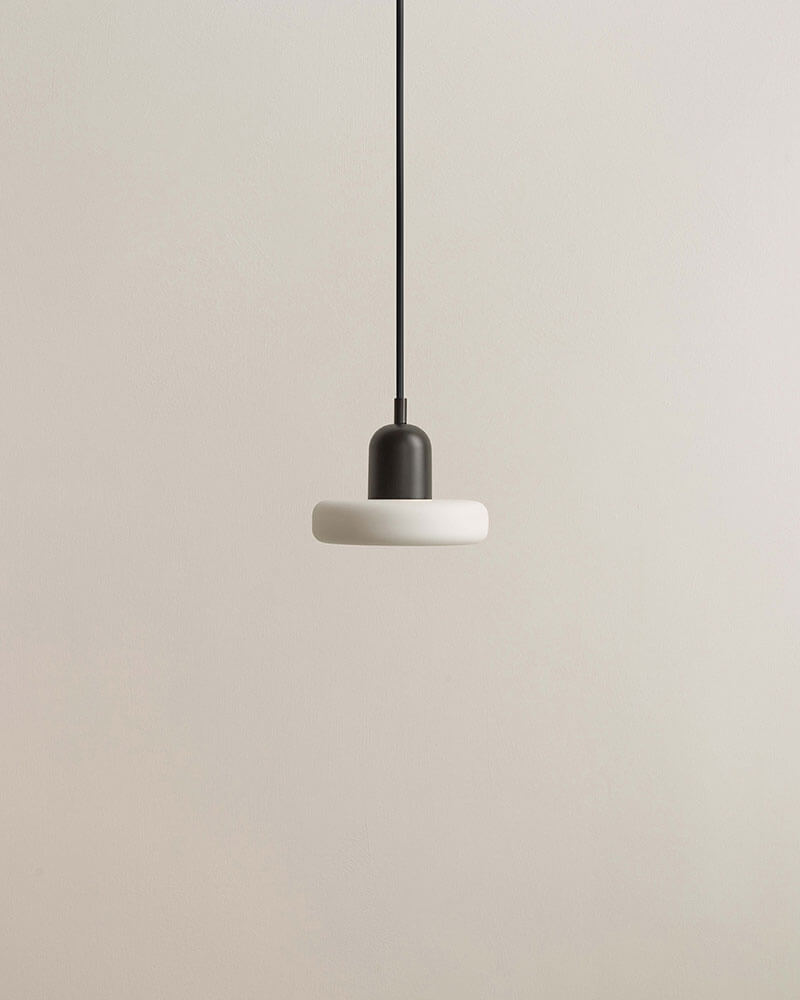 PUCK PENDANT par IN COMMON WITH