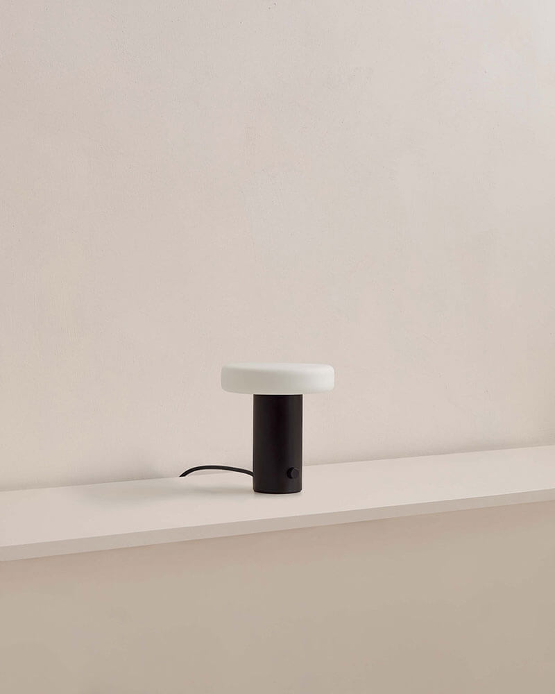 PUCK TABLE LAMP par IN COMMON WITH