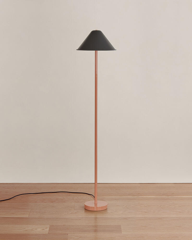 EAVE FLOOR LAMP par IN COMMON WITH