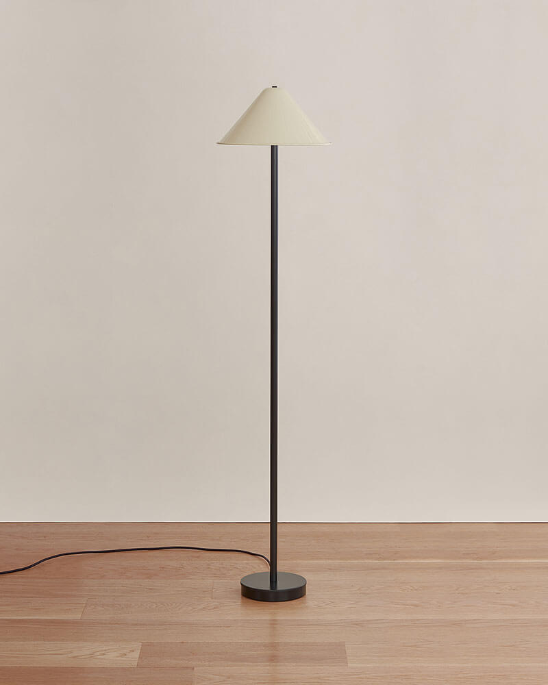 EAVE FLOOR LAMP par IN COMMON WITH